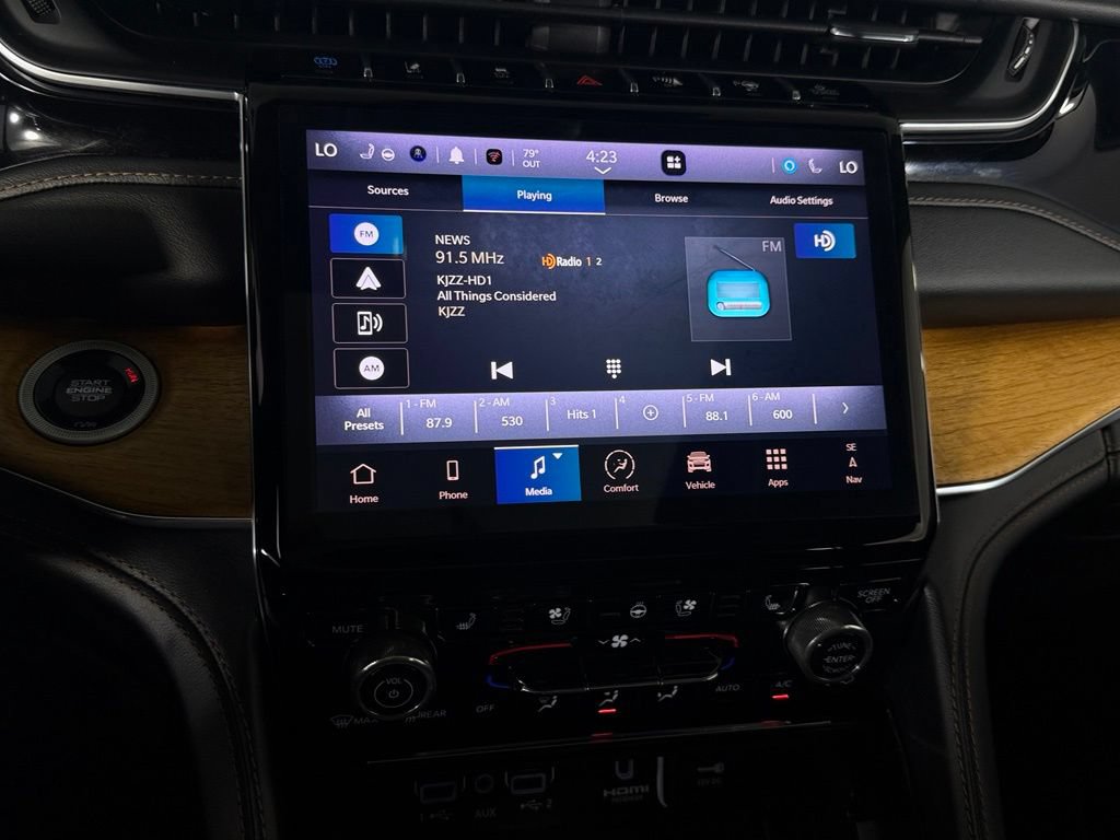 Used 2023 Jeep Grand Cherokee Summit AWD/4WD image 17