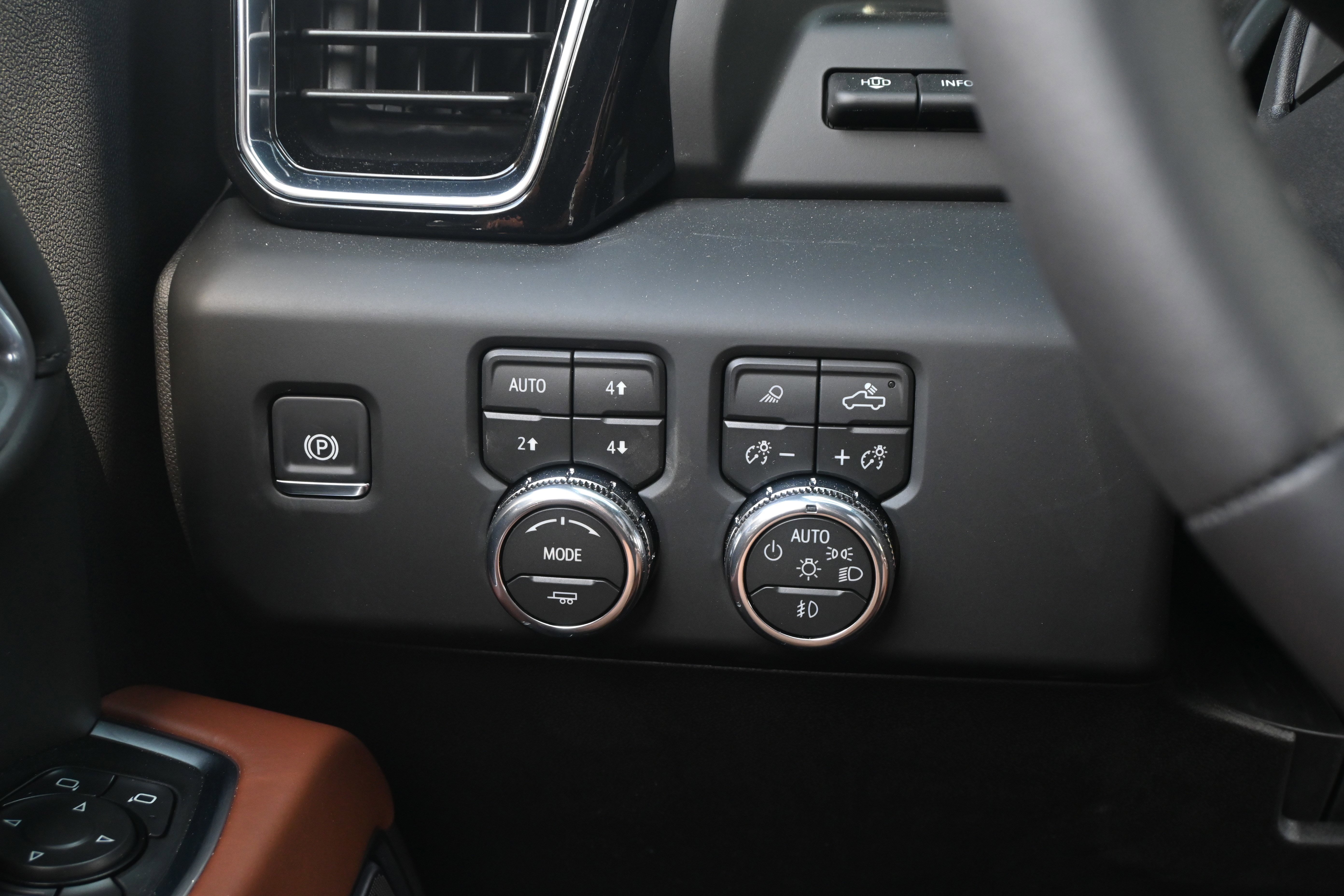 Used 2026 GMC Sierra 3500 Denali Ultimate w/ LPO, Black Badging Package AWD/4WD image 28