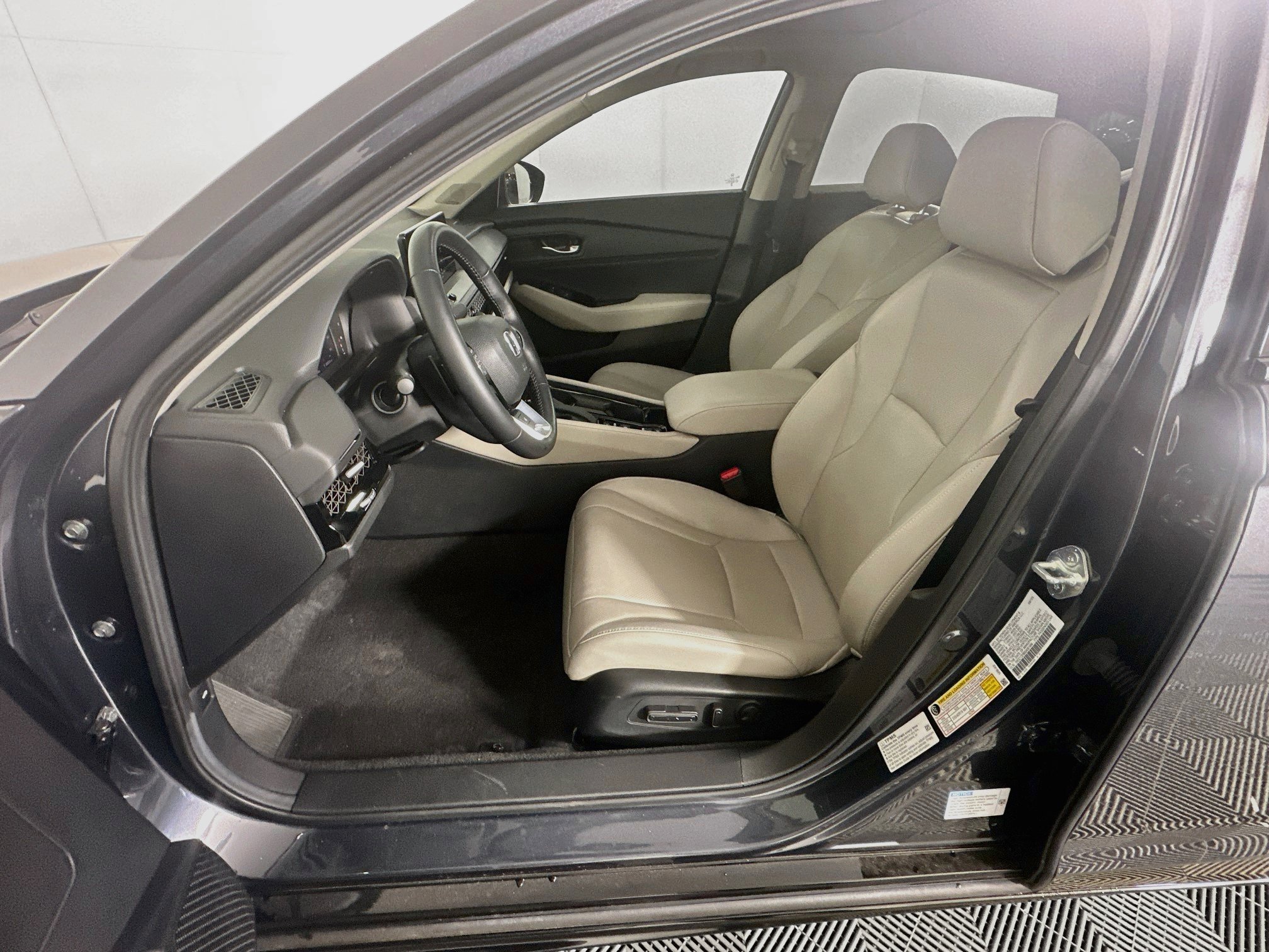 Used 2025 Honda Accord Touring image 13