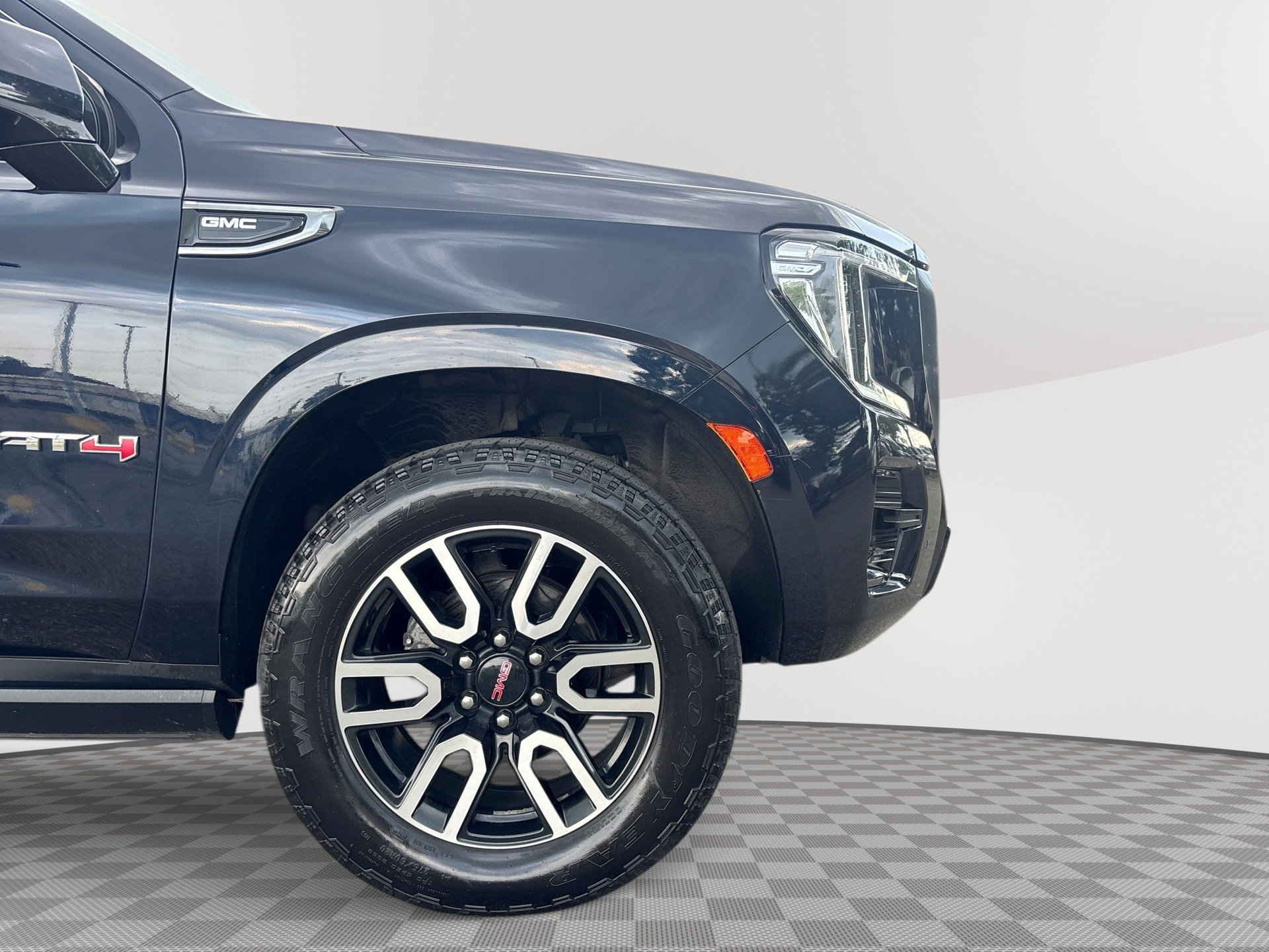 Used 2021 GMC Yukon XL AT4 w/ AT4 Premium Package AWD/4WD image 31