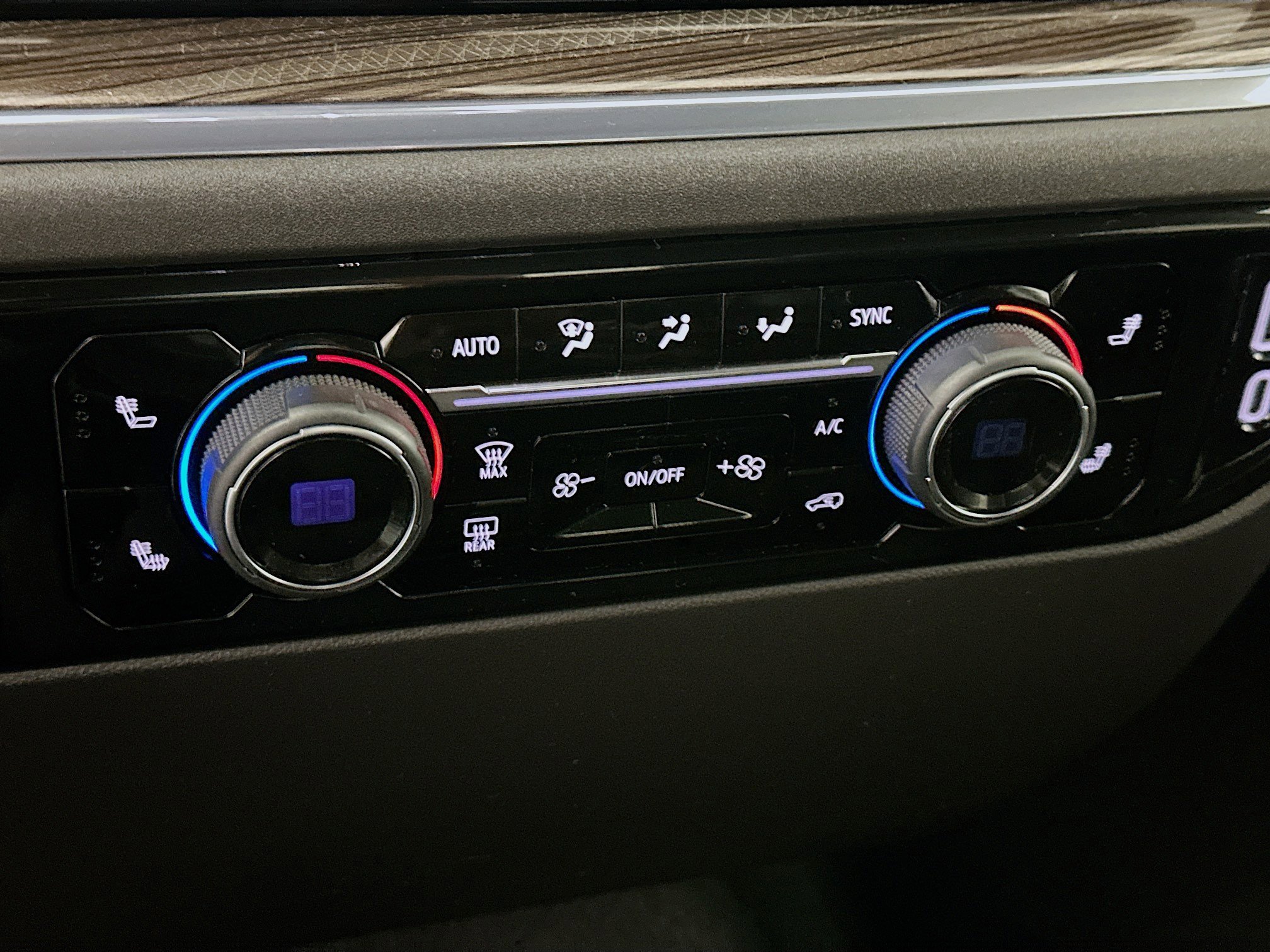 Used 2024 Chevrolet Silverado 1500 LT image 23