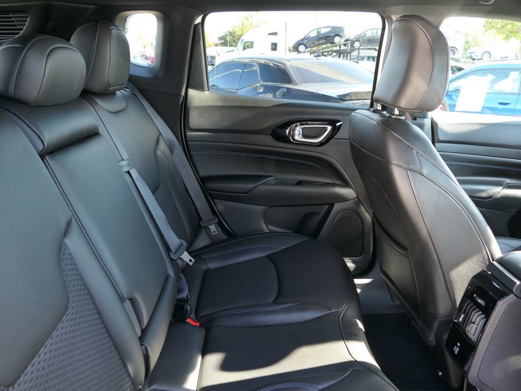 Used 2025 Jeep Compass Latitude w/ Convenience Group image 21