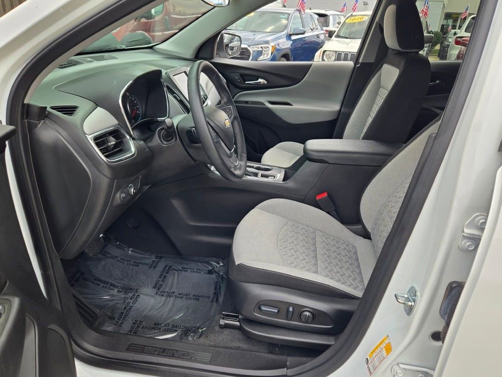 Used 2023 Chevrolet Equinox LT w/ Driver Convenience Package image 21