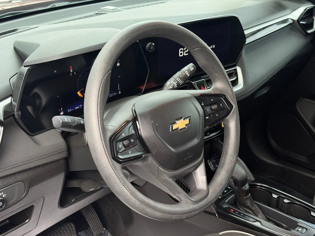 Used 2025 Chevrolet TrailBlazer LT AWD/4WD image 23