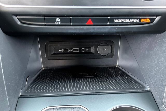 Used 2020 Volkswagen Atlas Cross Sport SE w/ Panoramic Sunroof Package image 24