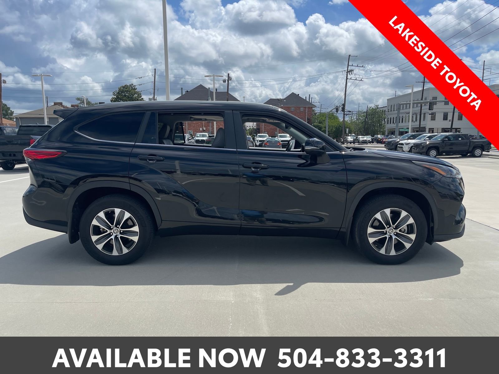 Used 2023 Toyota Highlander XLE FWD image 6