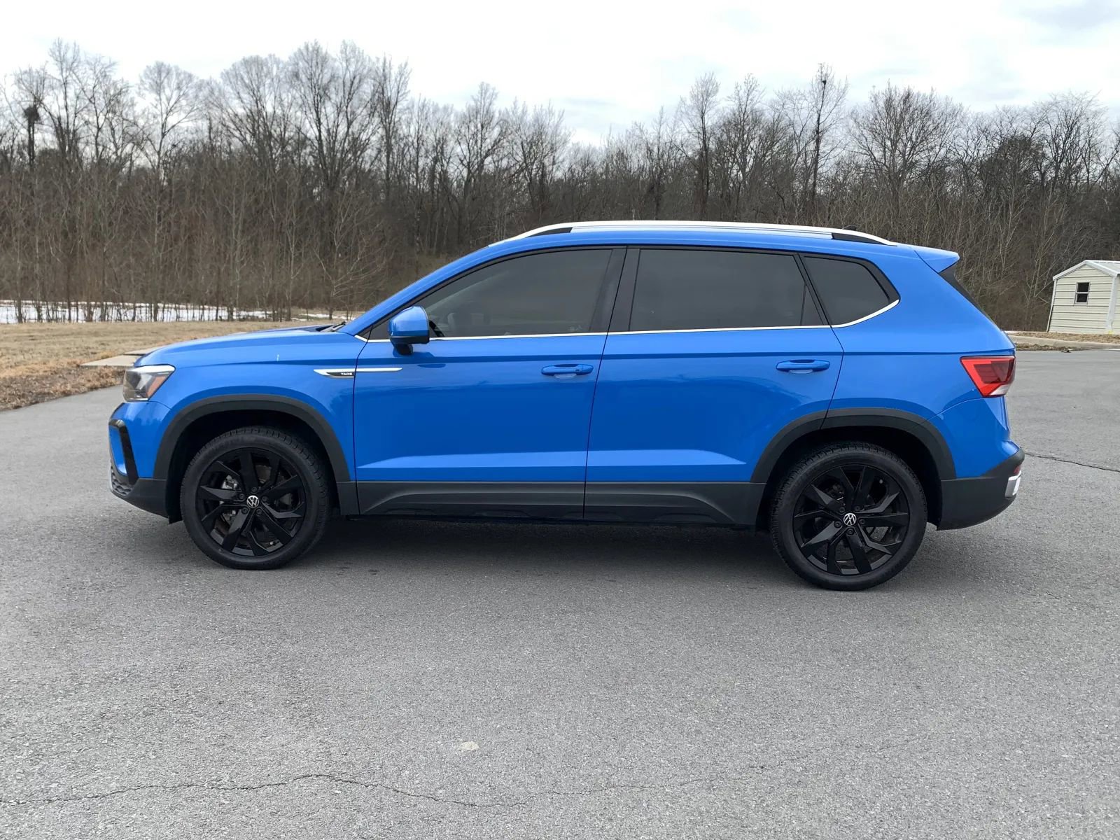 Used 2023 Volkswagen Taos SE w/ Black Wheel Package image 4