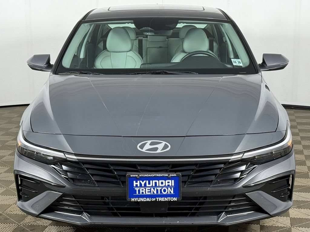 Certified 2025 Hyundai Elantra Limited FWD image 13