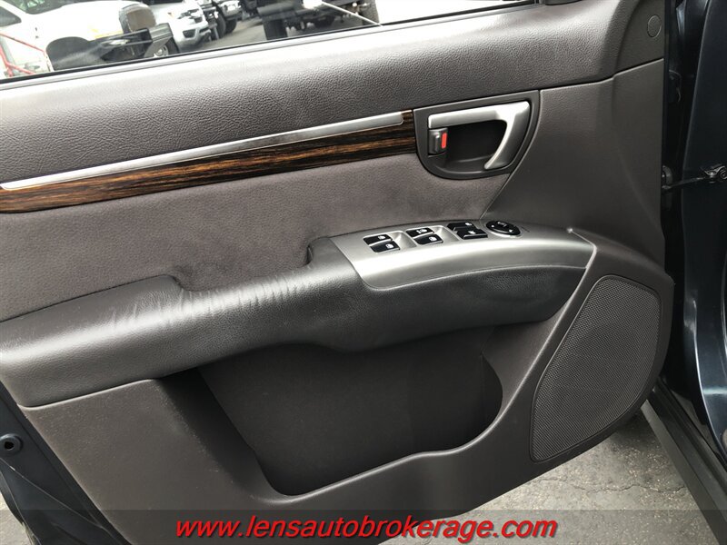 Used 2010 Hyundai Santa Fe SE FWD image 9