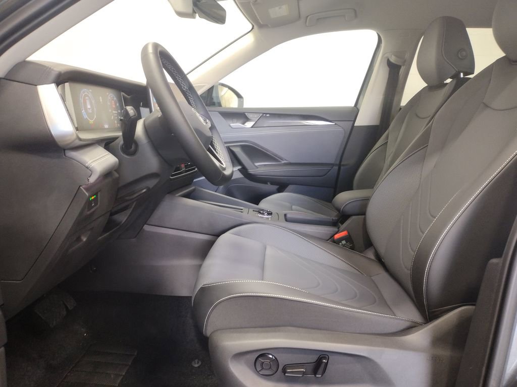 New 2025 Volkswagen Tiguan SE image 21