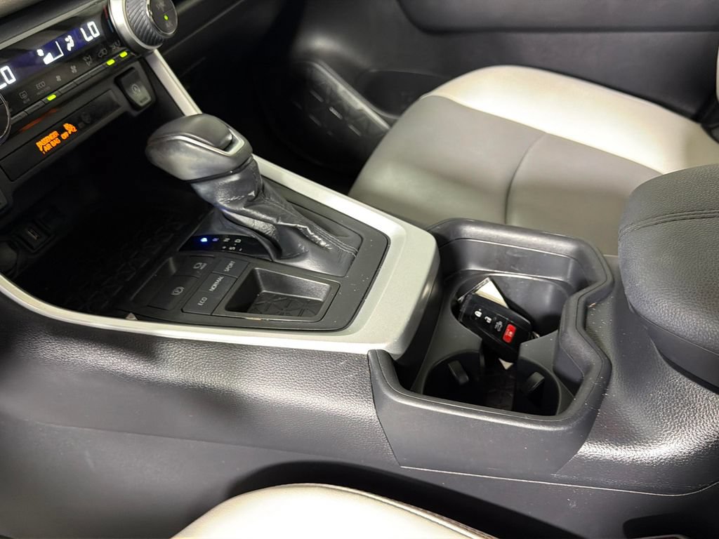 Used 2020 Toyota RAV4 XLE Premium FWD image 24