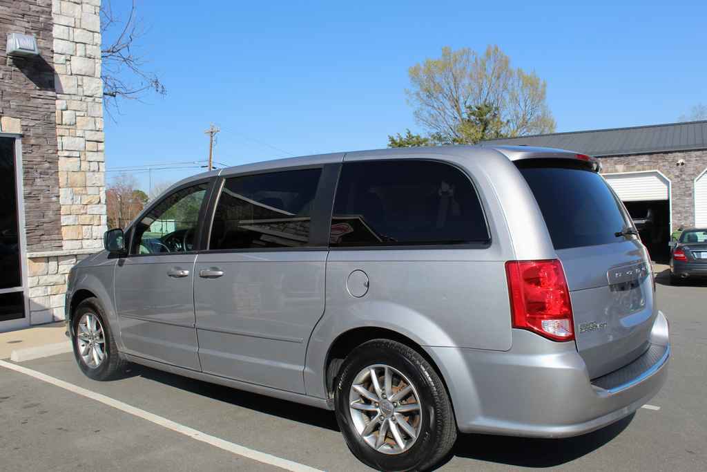 Used 2015 Dodge Grand Caravan SE image 8