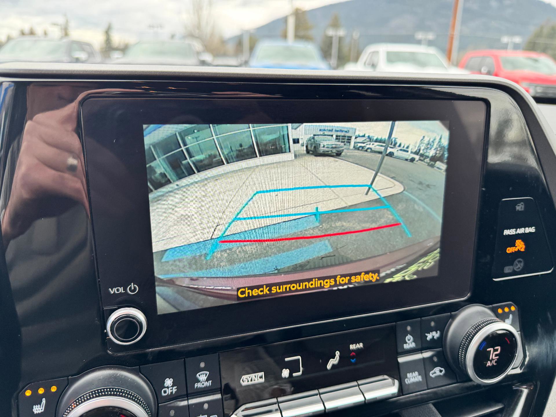 Used 2023 Toyota Highlander XLE image 35