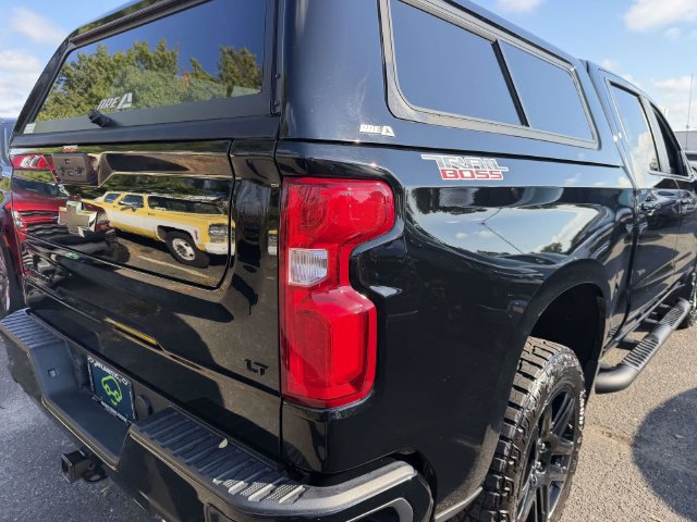 Used 2024 Chevrolet Silverado 1500 LT Trail Boss w/ Convenience Package II AWD/4WD image 9