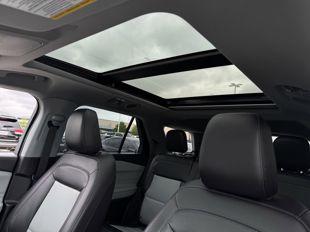 Used 2023 Ford Explorer XLT w/ Equipment Group 202A image 33