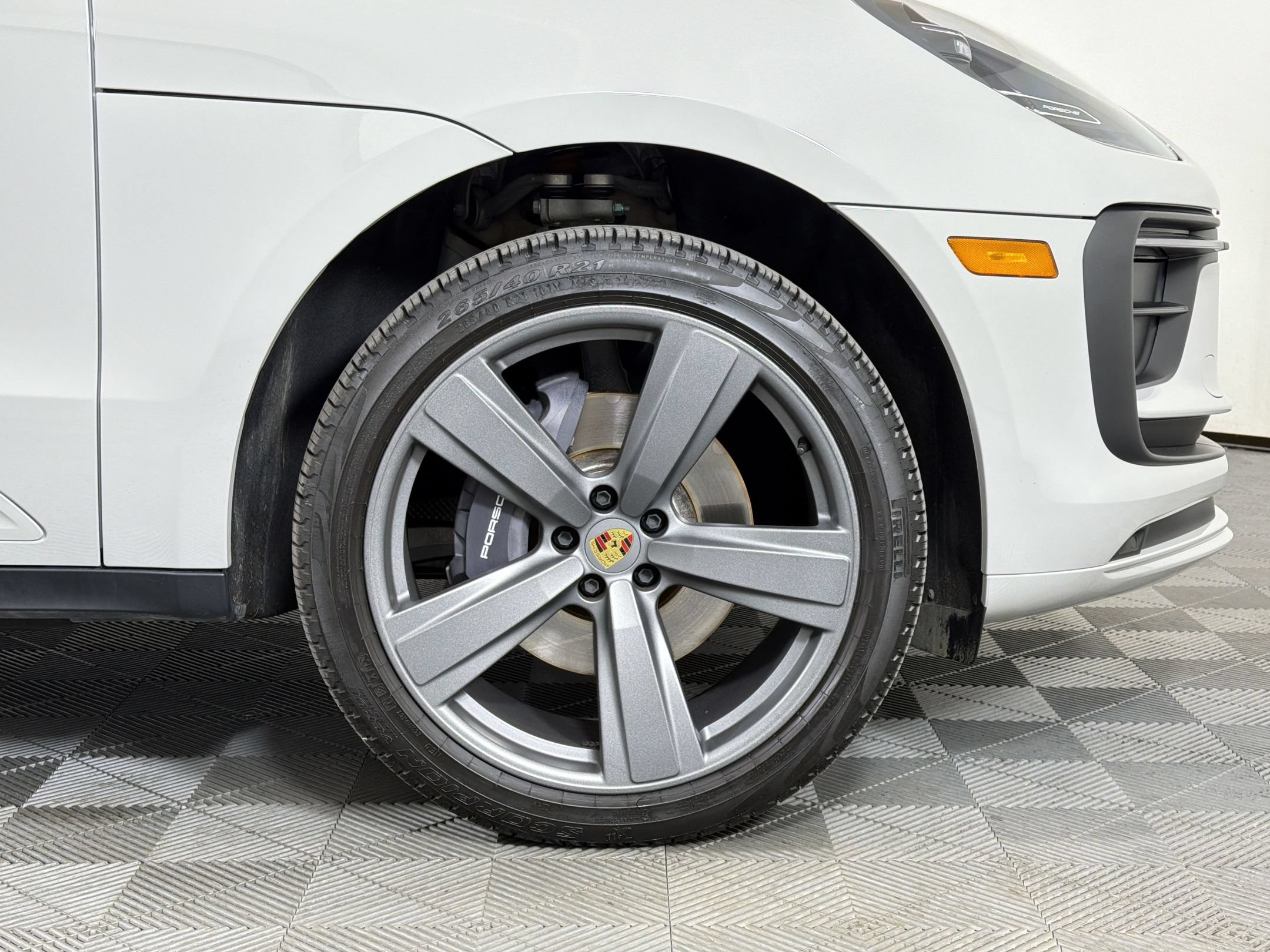Certified 2025 Porsche Macan AWD/4WD image 14