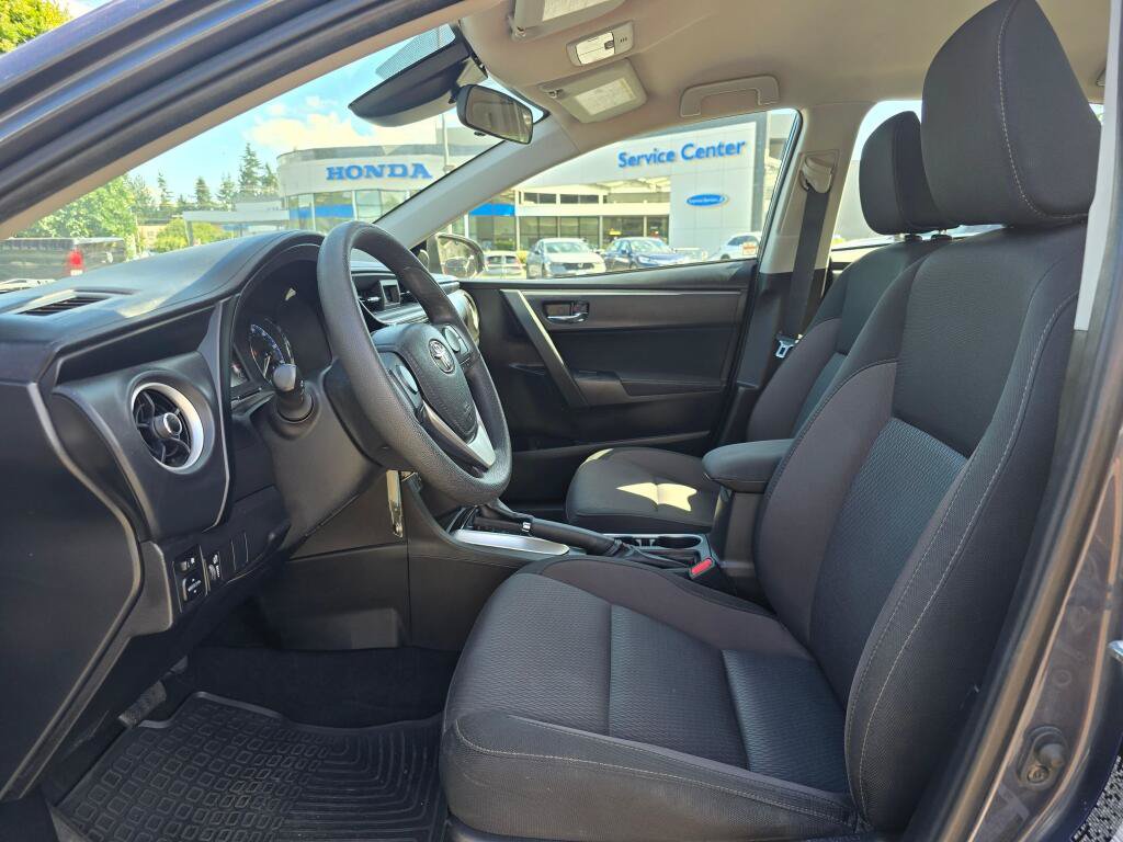 Used 2019 Toyota Corolla LE FWD image 3