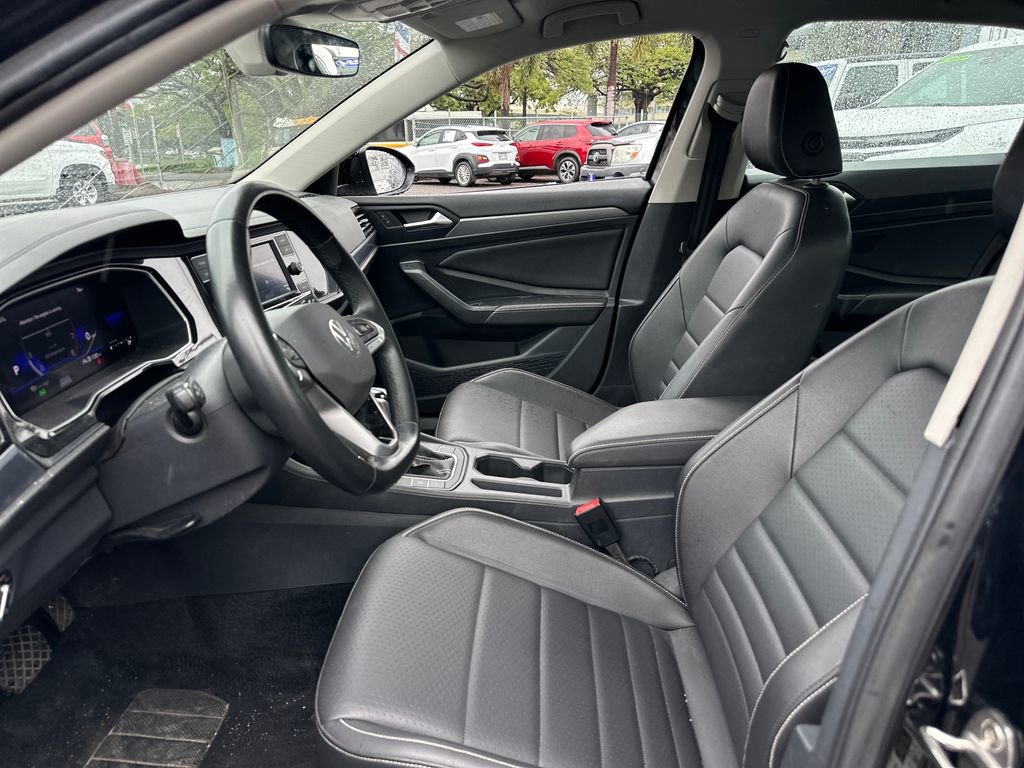 Used 2024 Volkswagen Jetta SE image 12