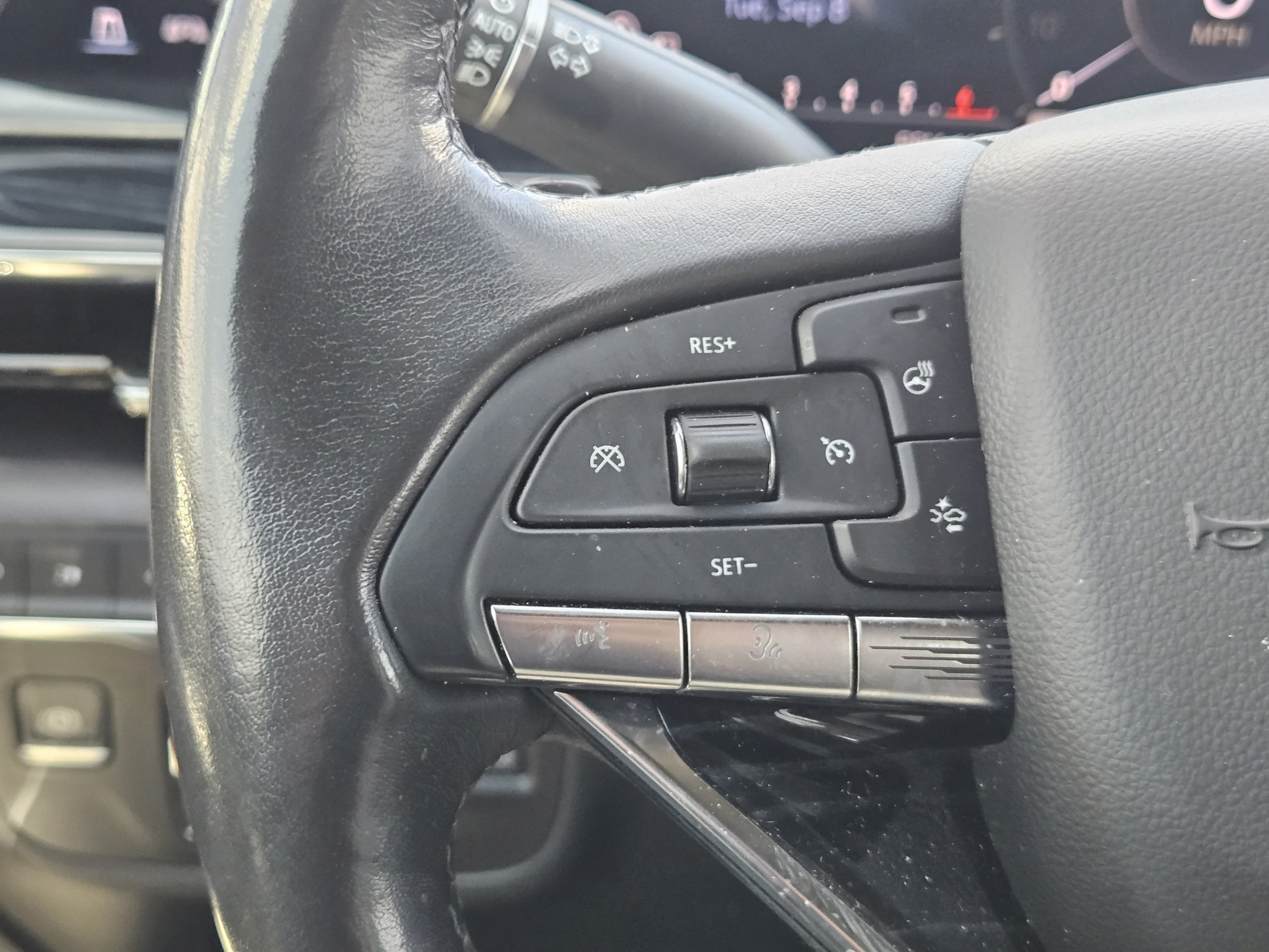 Used 2023 Cadillac Escalade ESV Sport w/ LPO, ONYX Package AWD/4WD image 19