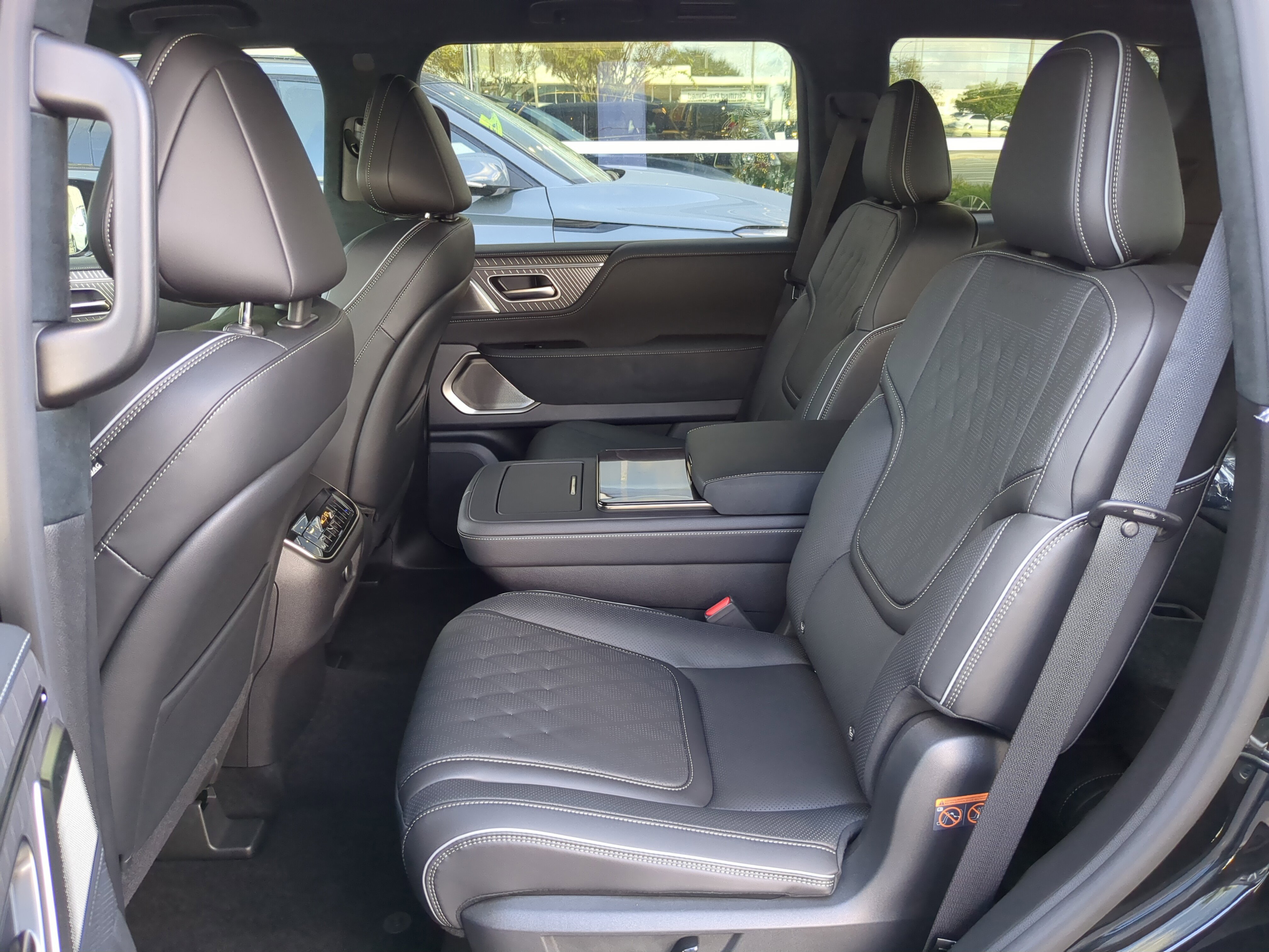 New 2026 INFINITI QX80 Autograph w/ Premium Cargo Package image 16