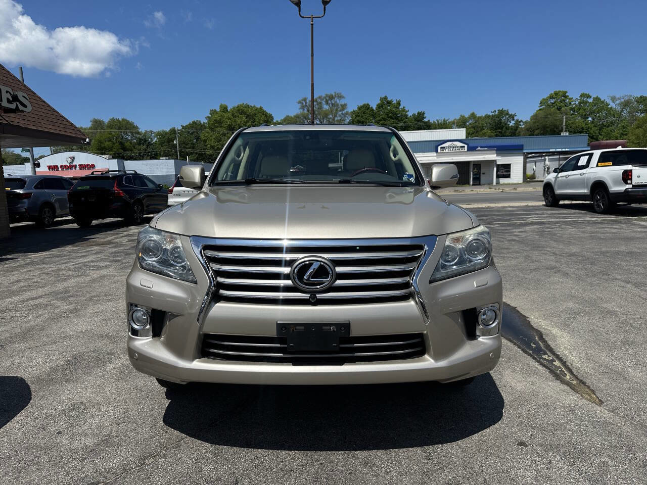 Used 2013 Lexus LX 570 4WD w/ Luxury Pkg image 3