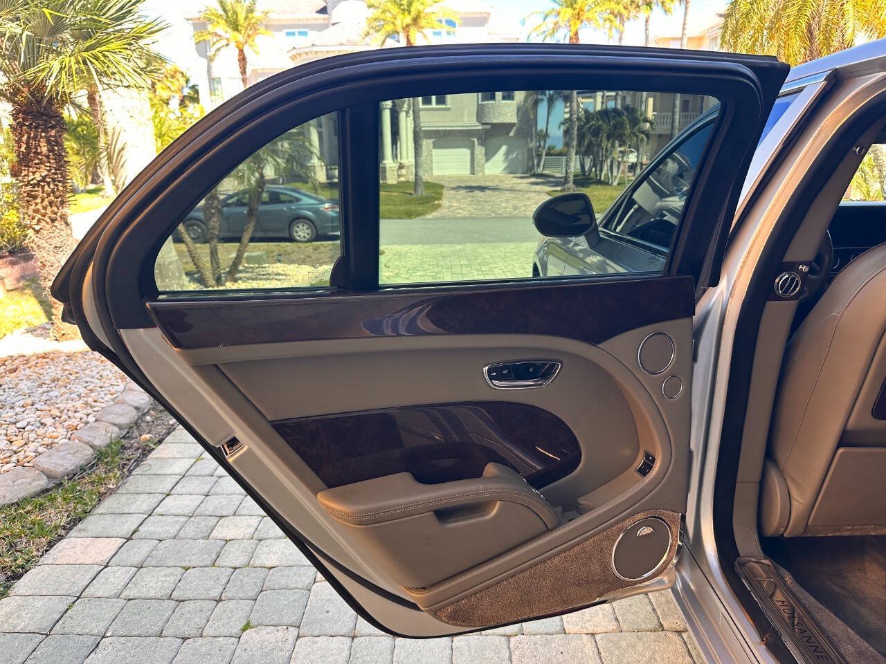 Used 2011 Bentley Mulsanne RWD image 79