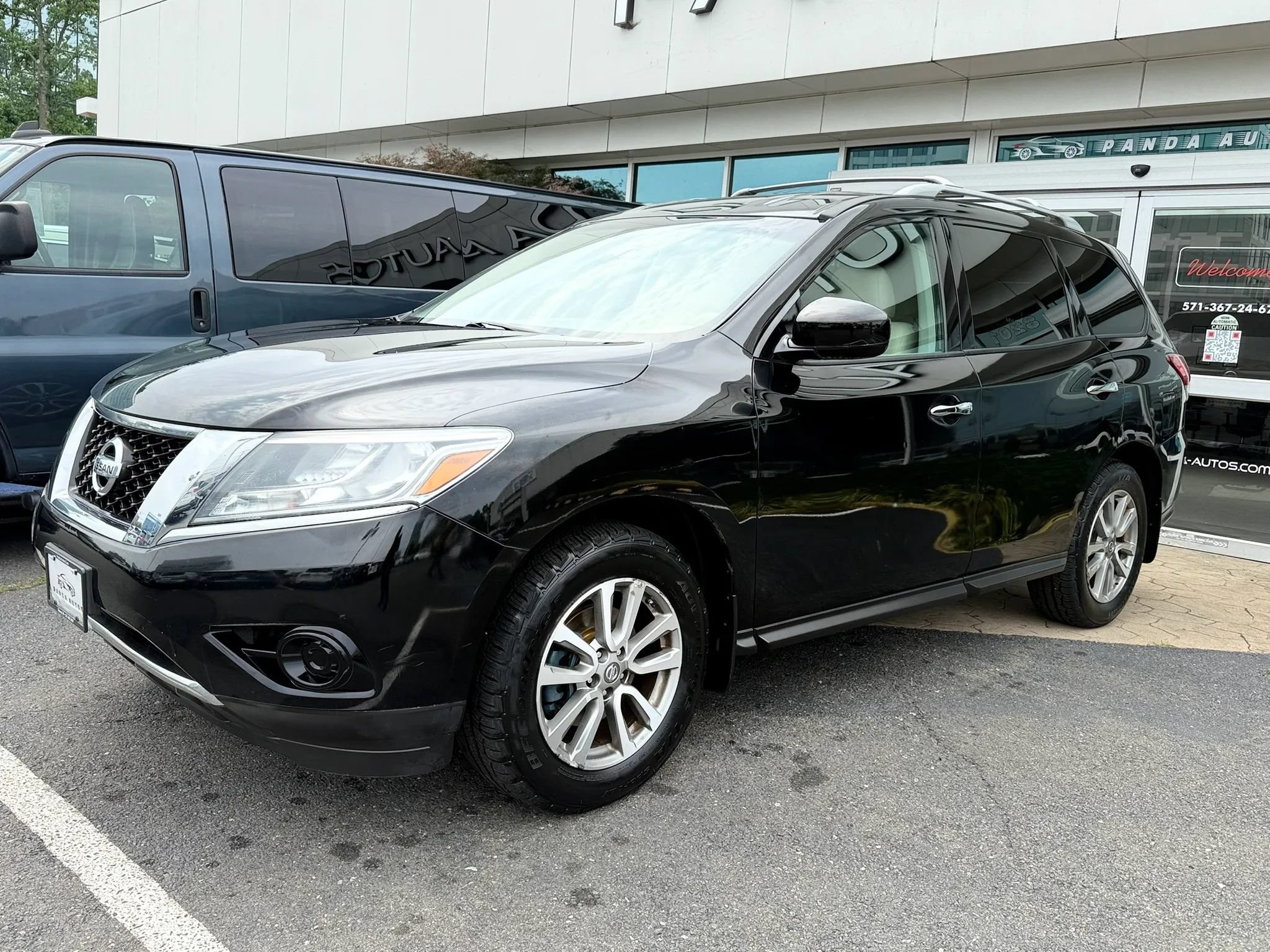 Used 2013 Nissan Pathfinder SV AWD/4WD image 3