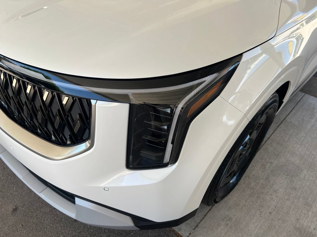 Certified 2025 Kia Carnival FWD image 26