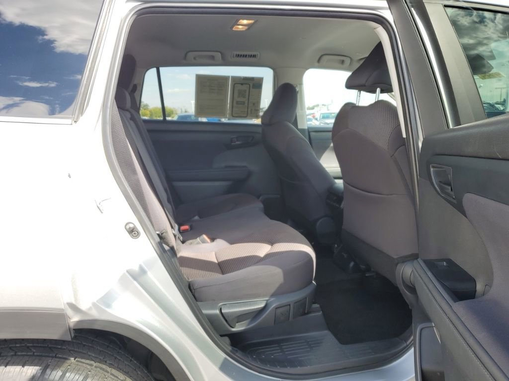 Used 2024 Toyota Highlander LE image 37