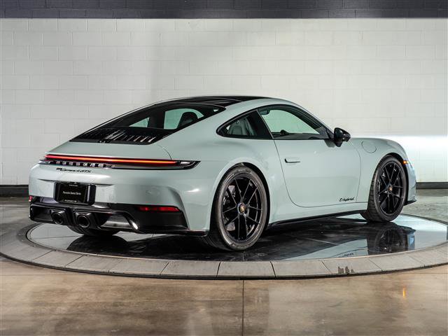 Certified 2025 Porsche 911 Carrera GTS RWD image 9