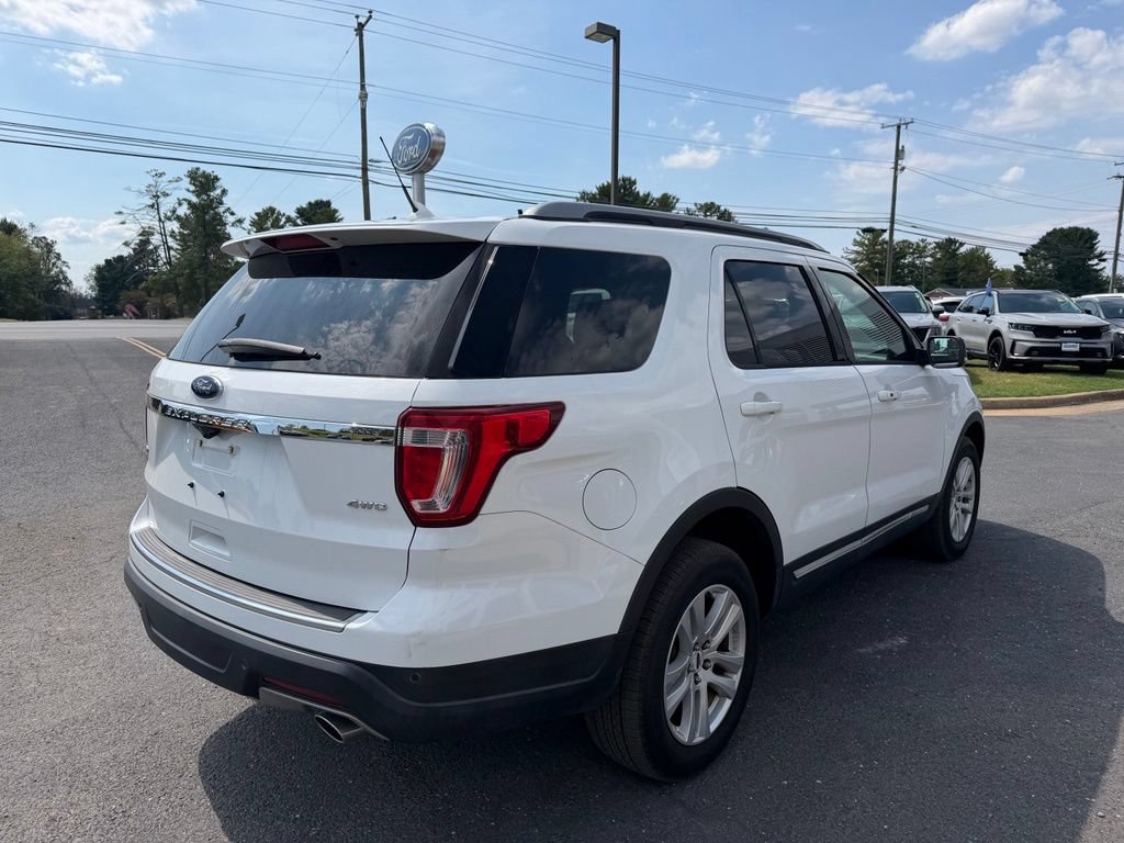 Used 2018 Ford Explorer XLT w/ Equipment Group 202A AWD/4WD image 4