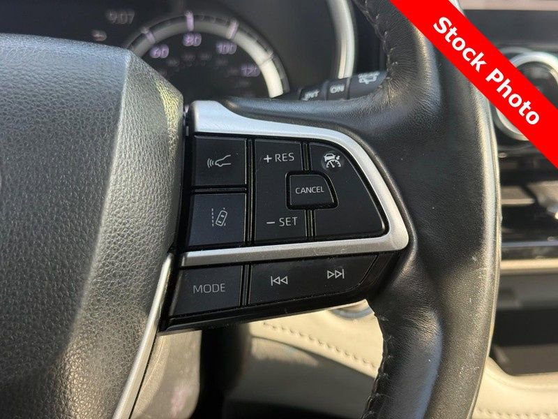 Used 2023 Toyota Highlander XLE image 17