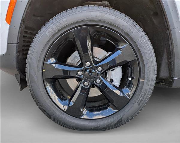Used 2025 Jeep Grand Cherokee Limited w/ Black Appearance Package AWD/4WD image 24