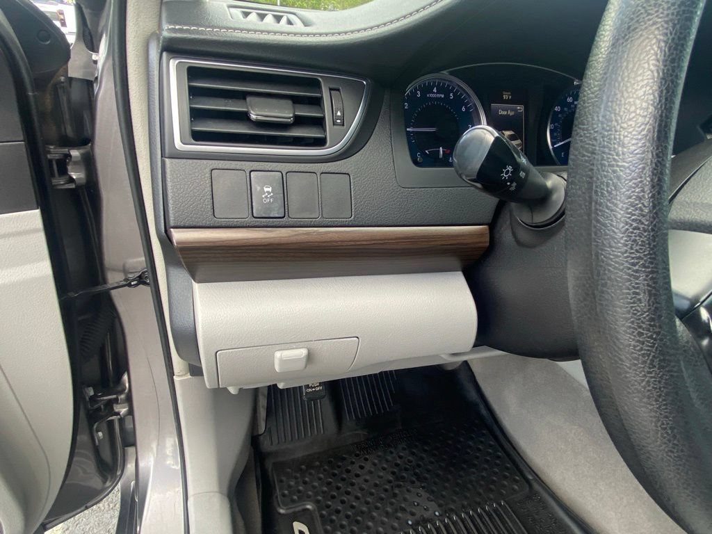 Used 2017 Toyota Camry LE w/ Moonroof Package FWD image 12