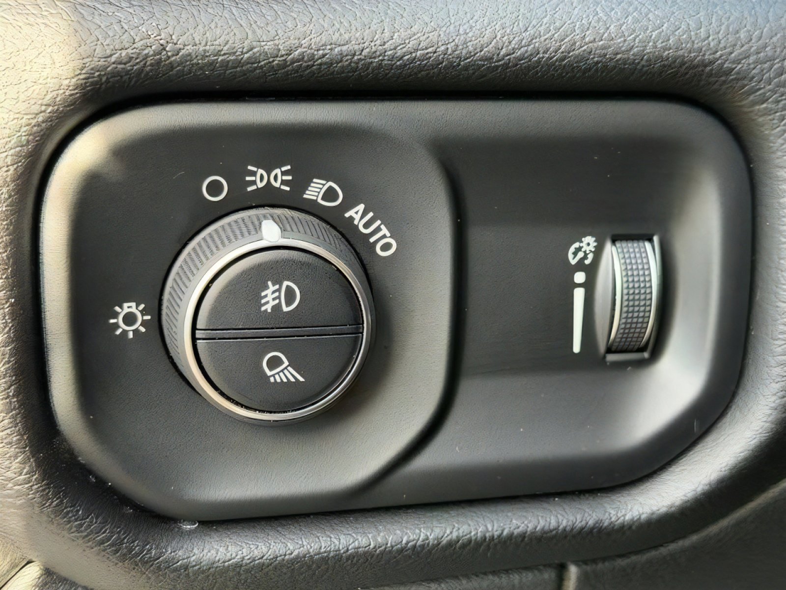 Used 2025 RAM 3500 Big Horn AWD/4WD image 19