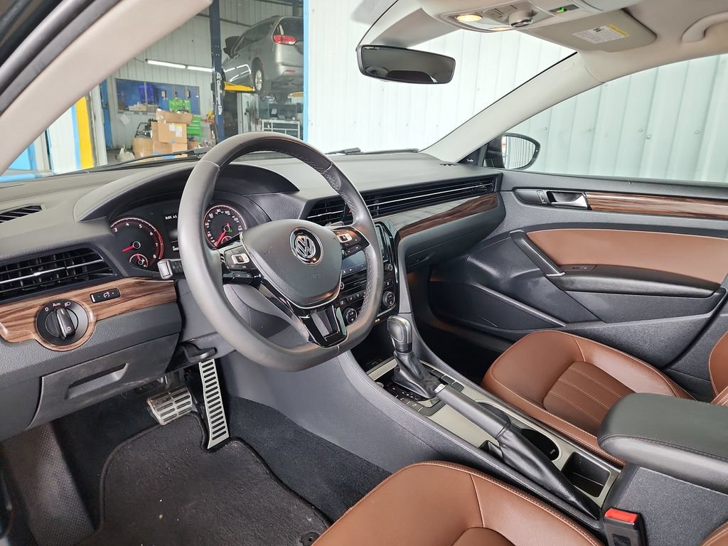 Used 2022 Volkswagen Passat 2.0T FWD image 16