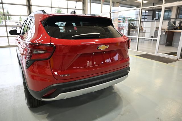 New 2026 Chevrolet Trax LT w/ Driver Confidence Package FWD image 6