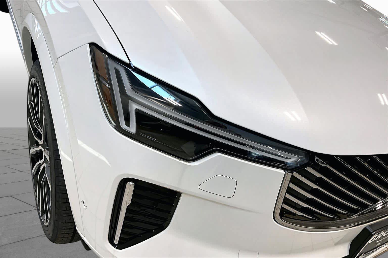 New 2026 Volvo XC90 B6 Plus w/ Protection Package Premier AWD/4WD image 15