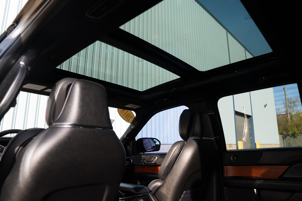 Used 2018 Lincoln Navigator Reserve w/ Technology Package image 38