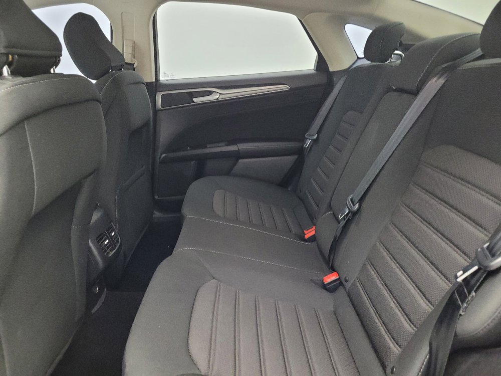 Used 2020 Ford Fusion SE FWD image 18