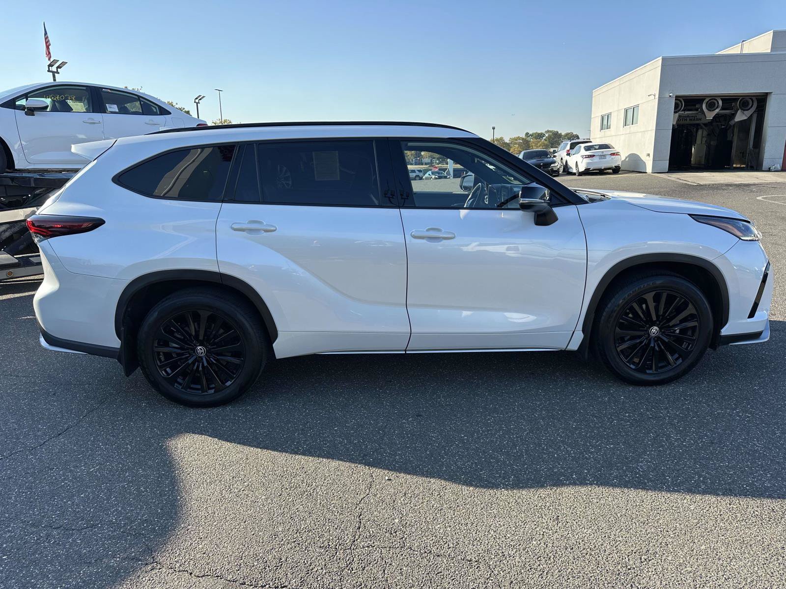 Used 2024 Toyota Highlander XSE AWD/4WD image 4