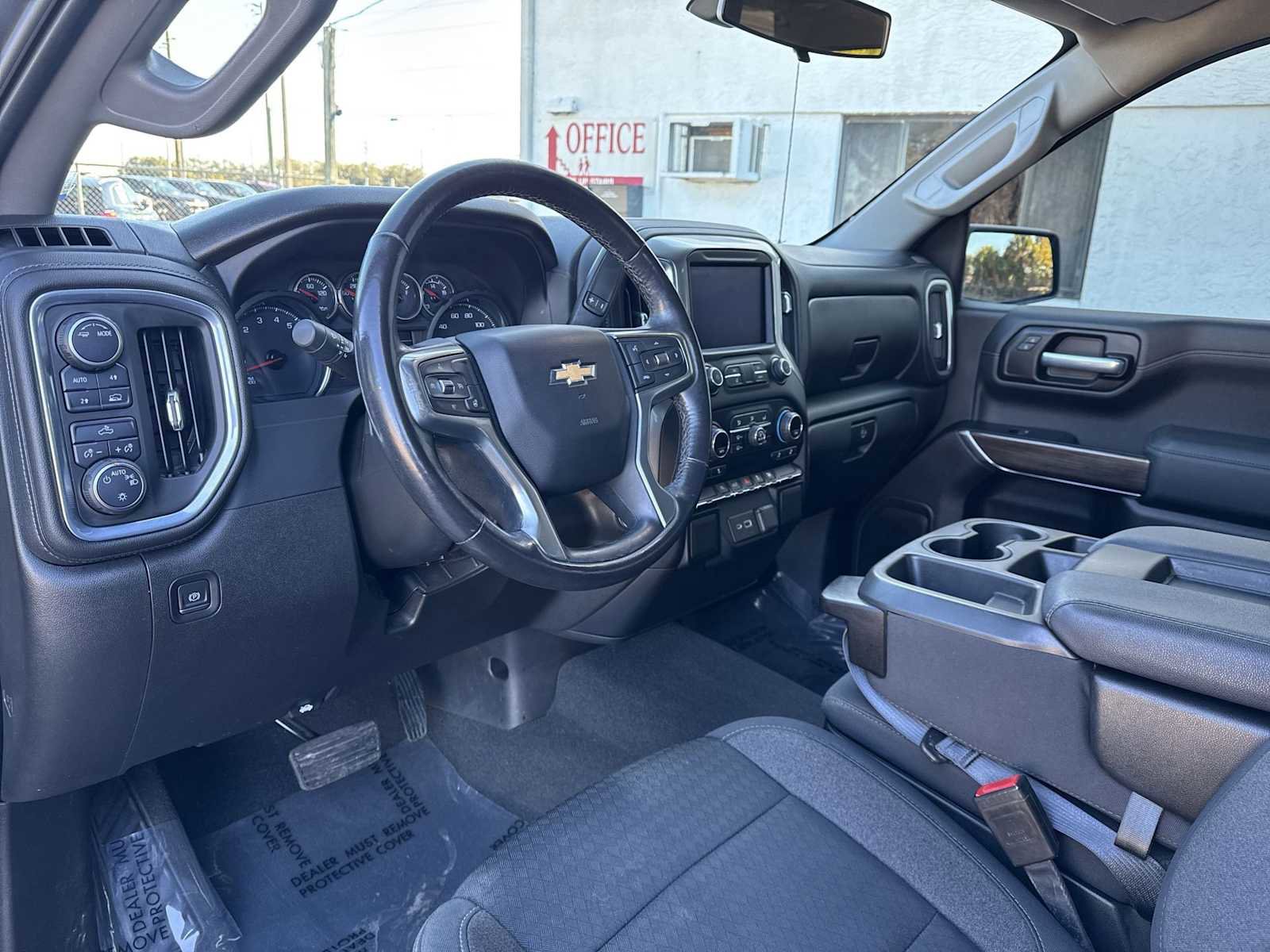 Used 2021 Chevrolet Silverado 1500 LT w/ Bed Protection Package image 2