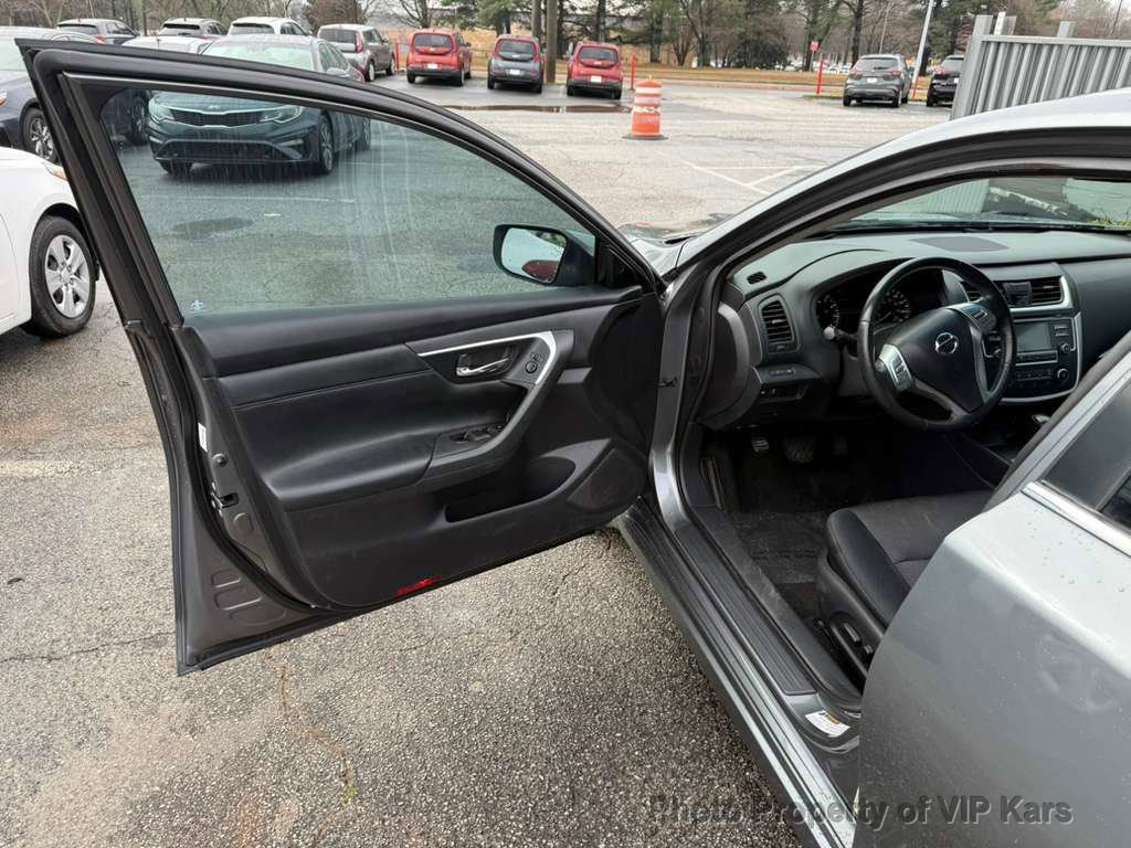 Used 2016 Nissan Altima 2.5 SR FWD image 9