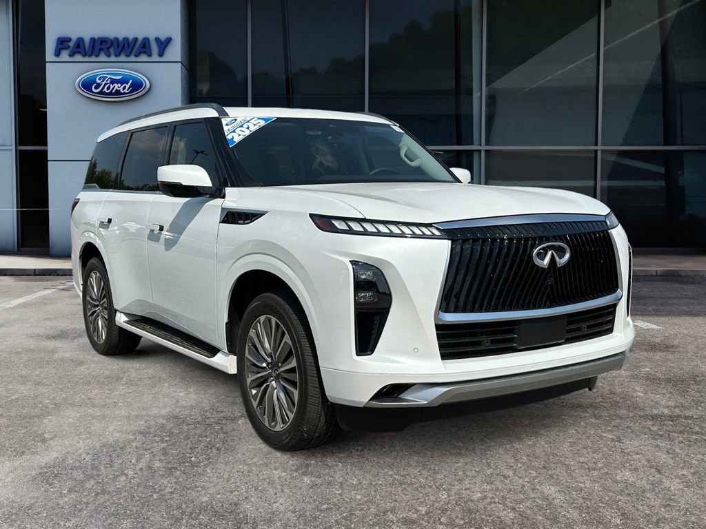 Used 2025 INFINITI QX80 Sensory AWD/4WD image 2