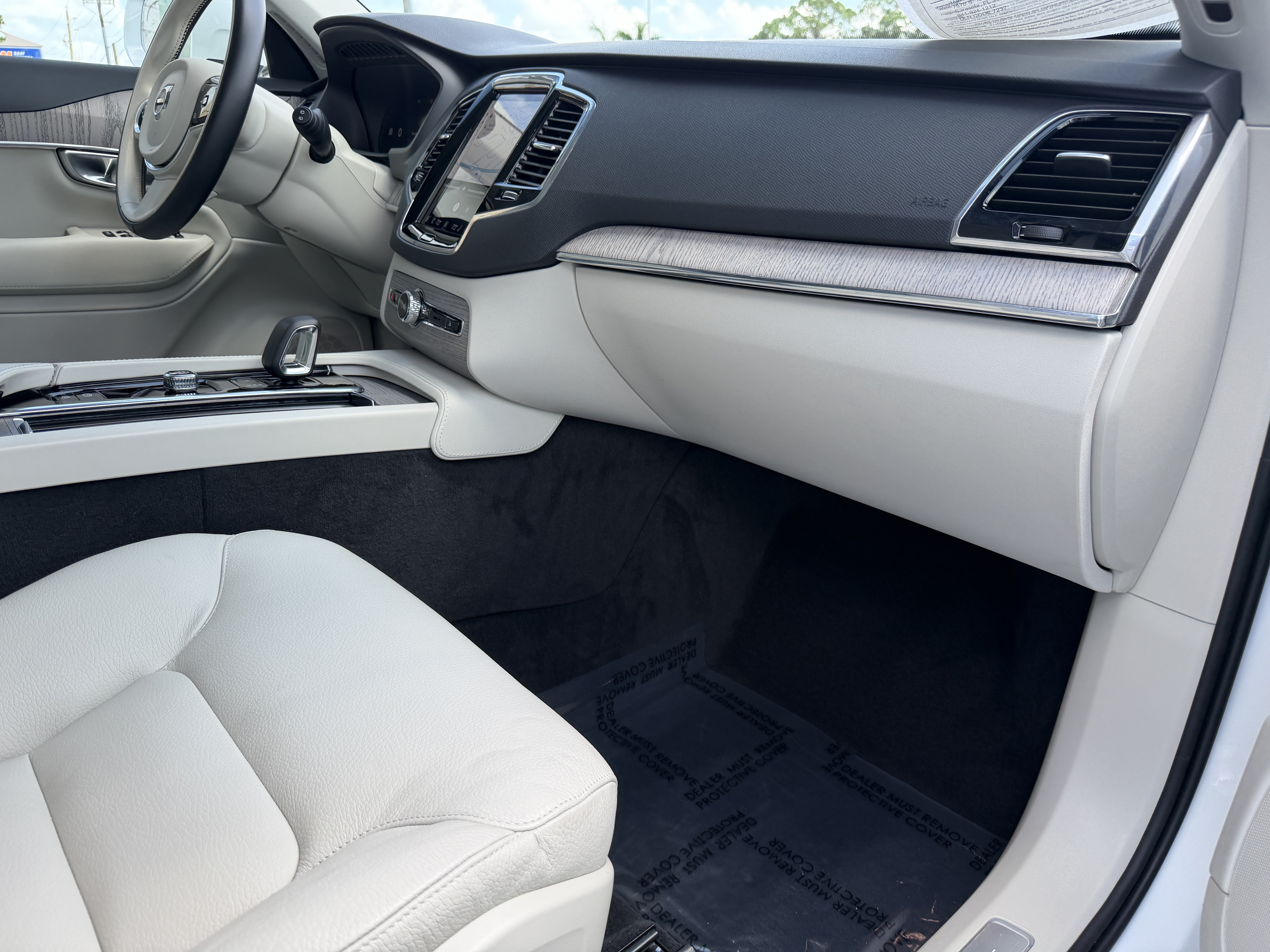 Certified 2024 Volvo XC90 T8 Plus AWD/4WD image 12