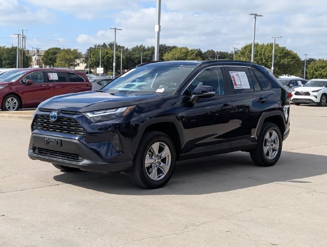Used 2023 Toyota RAV4 XLE AWD/4WD image 10