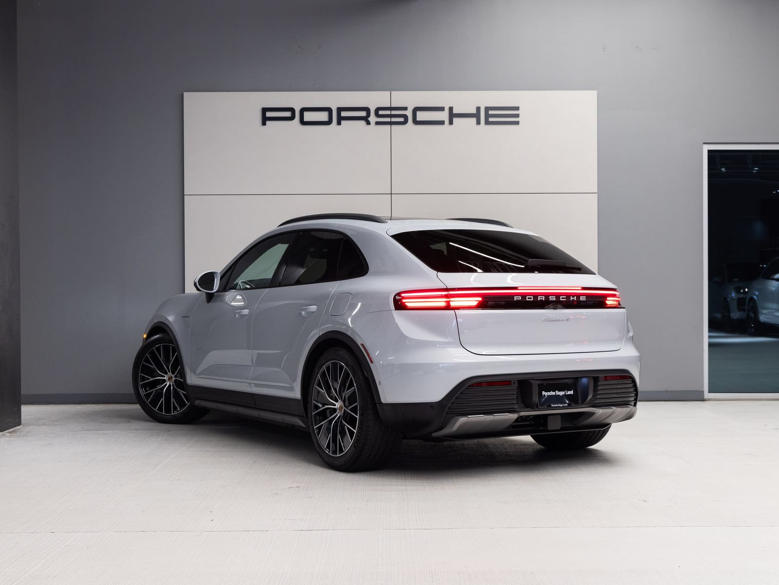 Certified 2026 Porsche Macan 4 Electric AWD/4WD image 5