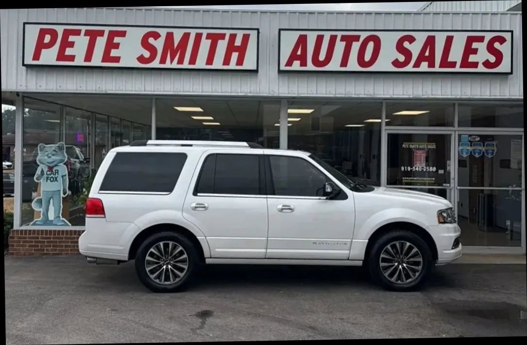 Used 2016 Lincoln Navigator Select image 6