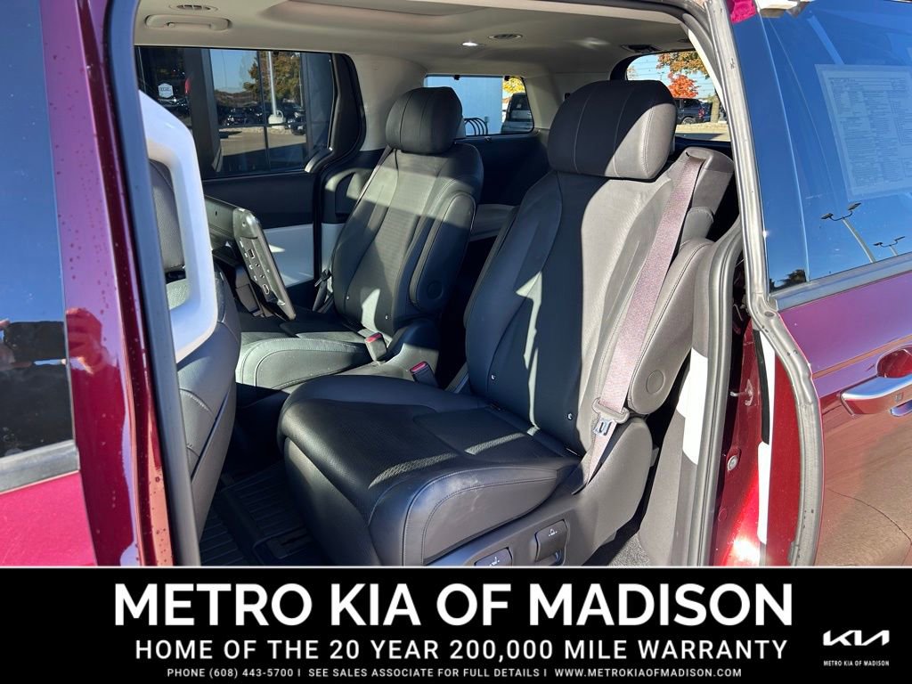 Used 2023 Kia Carnival SX Prestige image 36
