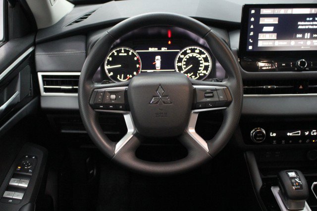 New 2026 Mitsubishi Outlander ES image 21